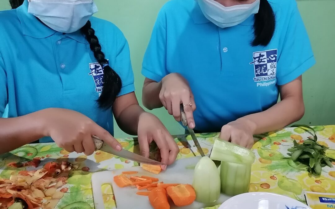 Tzu Chi Bohol Scholars Promote Vegetarianism