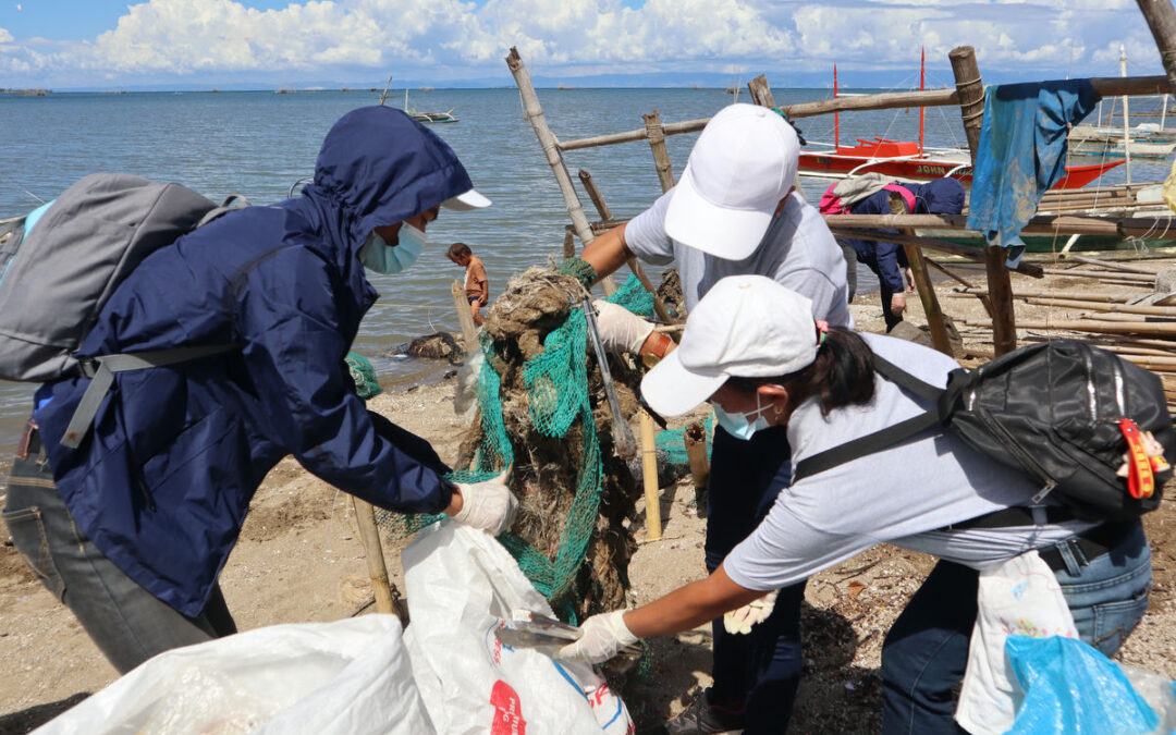 Together Towards Cleaner Shores: Tzu Chi Collegiate Youth Association Leads Coastal Clean-Up Drive in Inabanga, Bohol